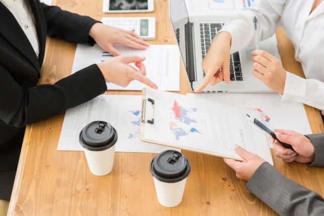 顧客との打ち合わせのイメージ